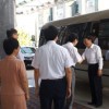 工信部部长苗圩将履新的中移动董事长尚冰送至中国移动大楼。