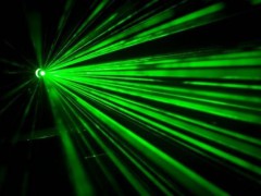 <span class="highlight">1023W/c㎡</span>！韩国科学家打造出世界上强度最高的激光束：聚焦到1微米的点上